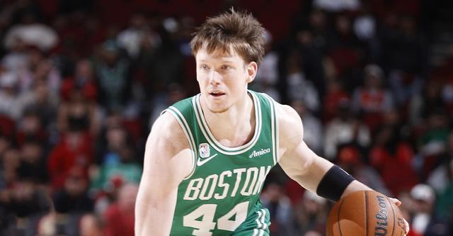 开云体育下载-Shams：凯尔特人与双向球员马克斯-舒尔加签下两年标准合同